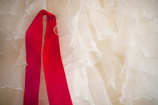 フィッティングのための花嫁のドレス — ストック写真
