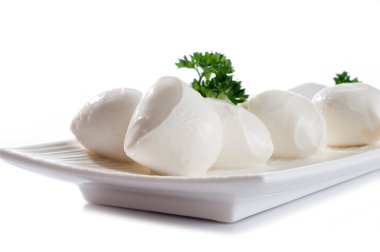 Mozzarella peyniri, maydanoz ile