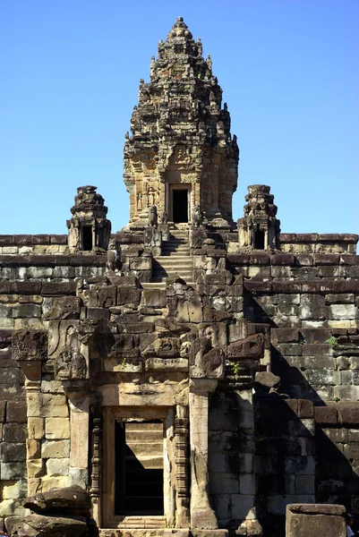 Одна каменная башня храма Ангкора — стоковое фото