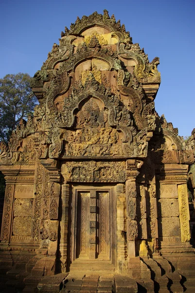 Каменная дверь в храме Прасата Кравана — стоковое фото