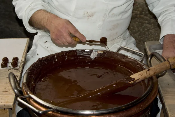 チョコレートの料理を作る — ストック写真
