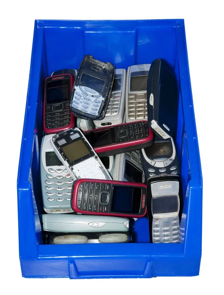 Vieux téléphones portables dans une boîte bleue — Photo