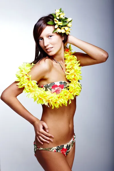 Güzel kız - hawaiian style — Stok fotoğraf