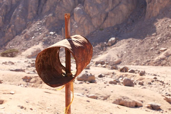 在沙漠中的邮政信箱 — 图库照片