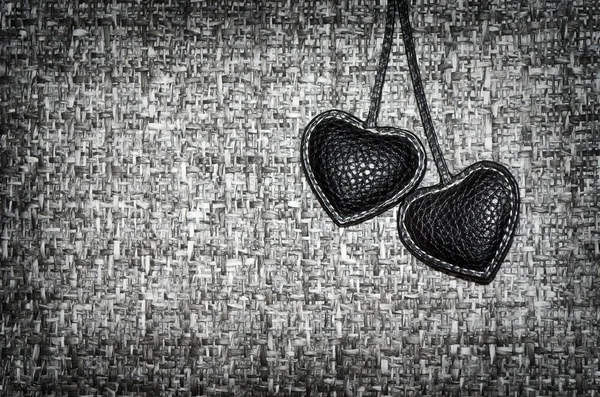 Два черных сердца — стоковое фото
