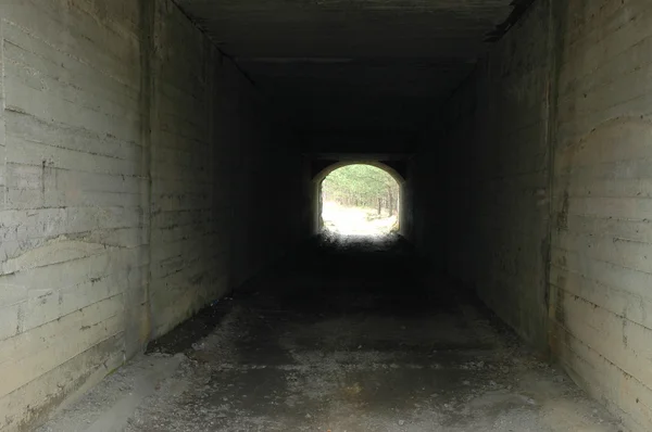 Mörk tunnel — Stockfoto
