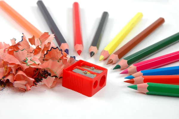 Заостренные цветные карандаши — стоковое фото