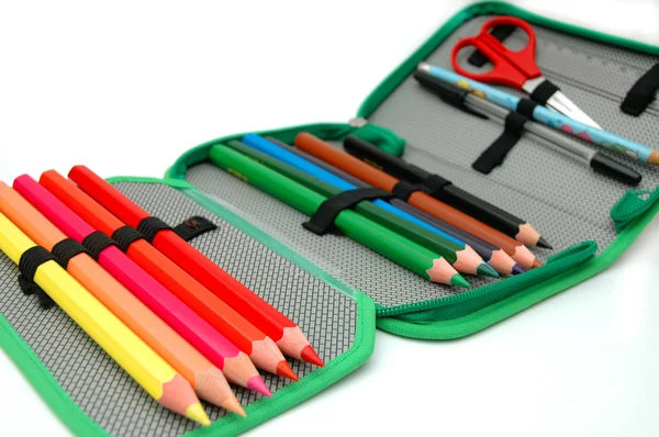 Инструменты в коробке для карандашей — стоковое фото