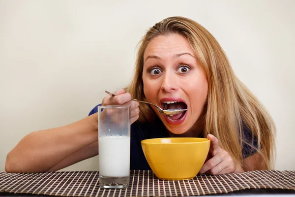 Beautiful women eating cereal — Stock Photo, Image