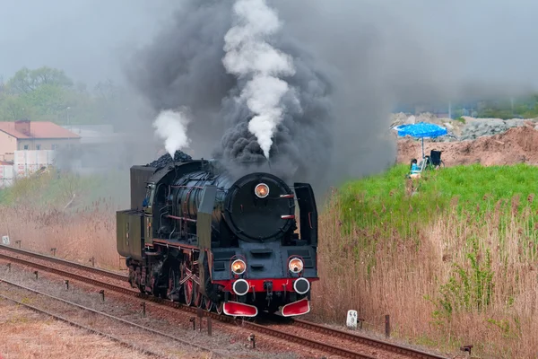 Velha locomotiva a vapor — Fotografia de Stock