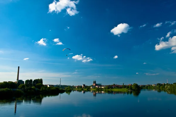 Landskap vid floden — Stockfoto