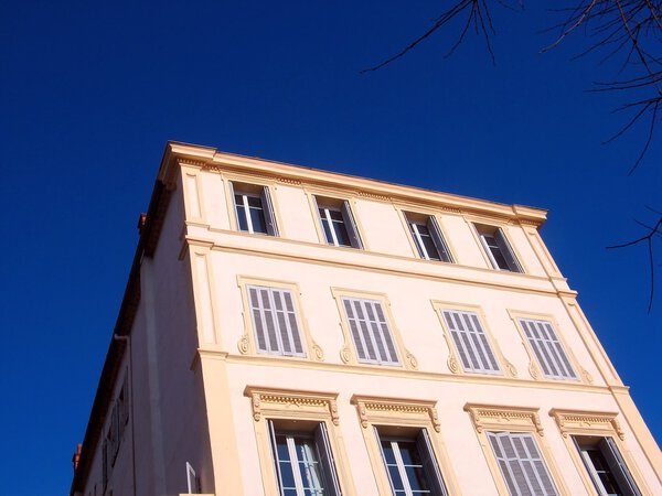 Image of an old Provence building