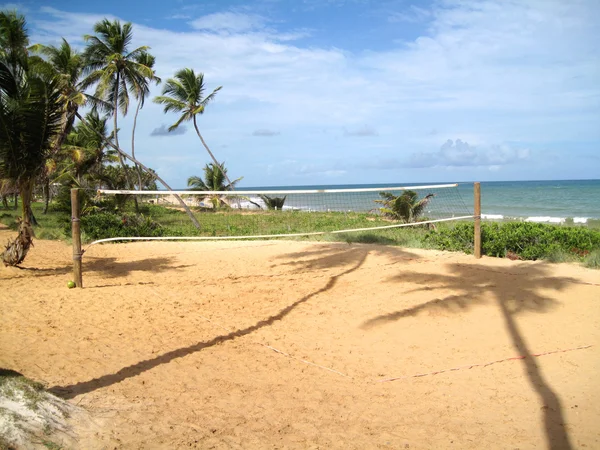 Volleyboll nät på en karibisk strand — Stockfoto