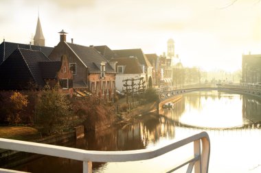 Sunrise dokkum içinde. Hollanda.