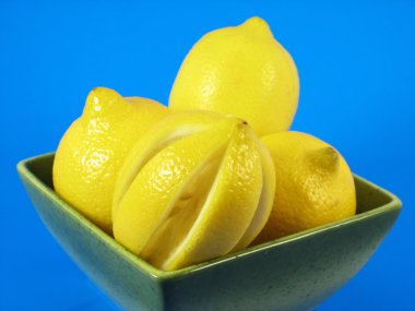 Lemons fruits in green bowl