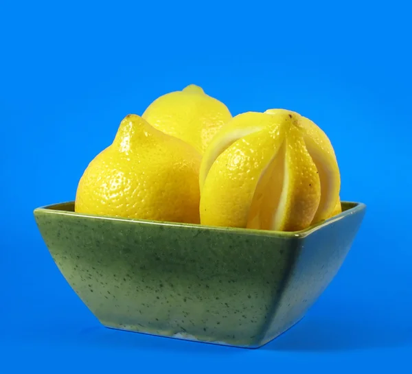 Lemons fruits in green bowl — Stock Photo, Image