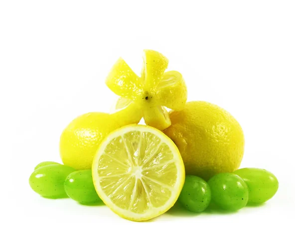 Limones y frutos de uva —  Fotos de Stock