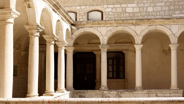 Pátio de um Templo-Zadar — Fotografia de Stock