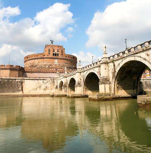 罗马: 卡斯特和桥圣安杰洛 — 图库照片