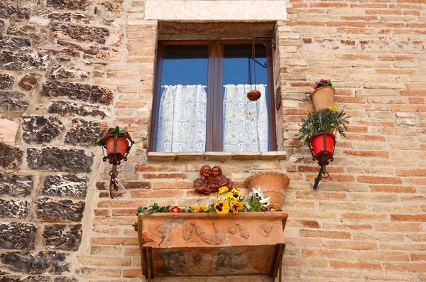 Romantic window in Venice — Stock Photo, Image