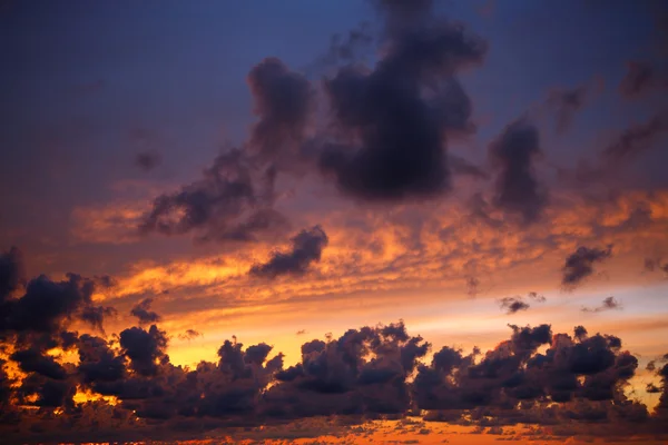Piękny zachód słońca chmury i niebo — Zdjęcie stockowe