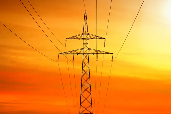 Transmisión de energía eléctrica —  Fotos de Stock