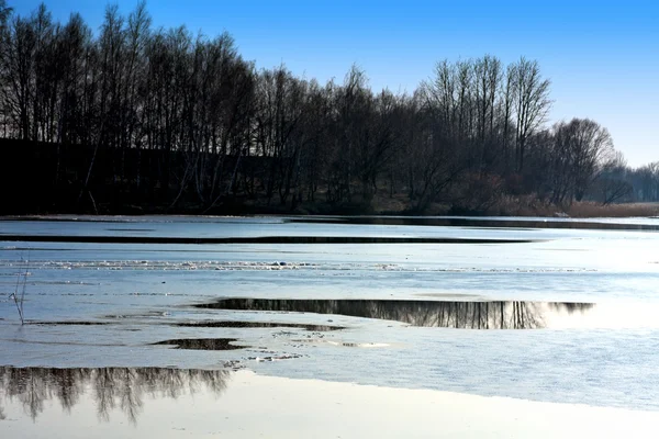 Frozen winter lake — Stock Photo, Image