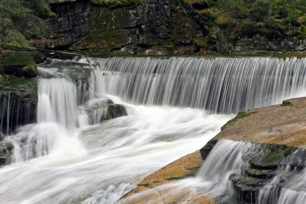 Красиві каскадний водоспад — стокове фото