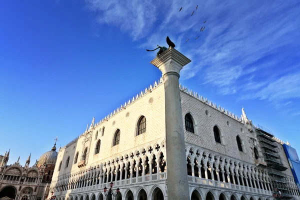 Ancient column, Venice — Stock Photo, Image