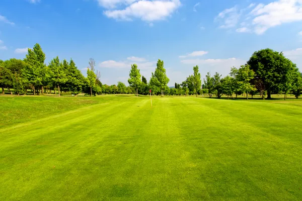 Piękne pole golfowe — Zdjęcie stockowe