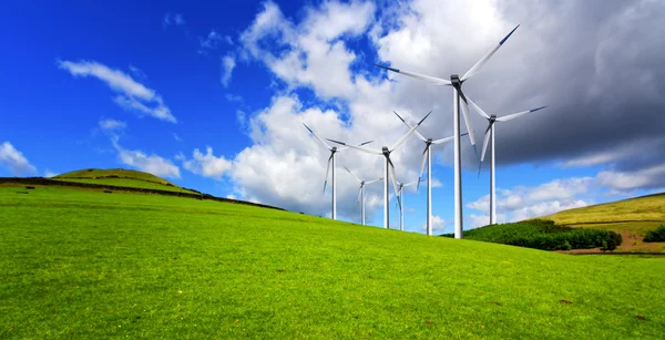 Panorama das turbinas eólicas — Fotografia de Stock