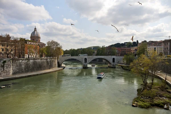 Rio Tibre em Roma — Fotografia de Stock