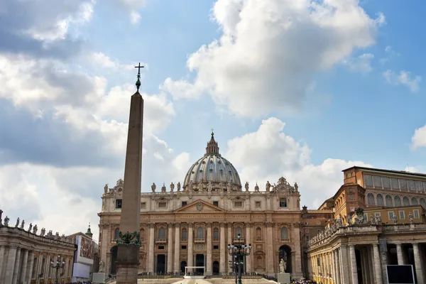 St peters bazilika a Vatikán, Róma, Olaszország — Stock Fotó