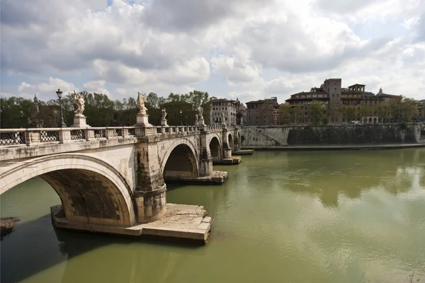Река Тибр в Риме — стоковое фото