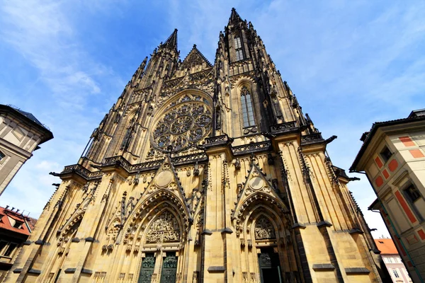Elölnézet a Szent vitus katedrális, Prága — Stock Fotó