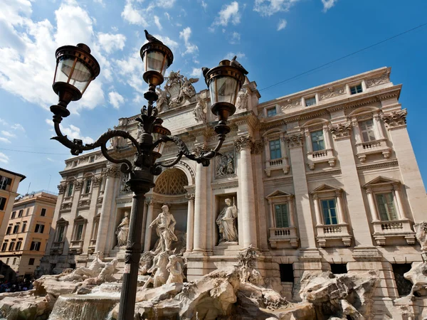 Fontána di Trevi - Slavná památka v Římě — Stock fotografie
