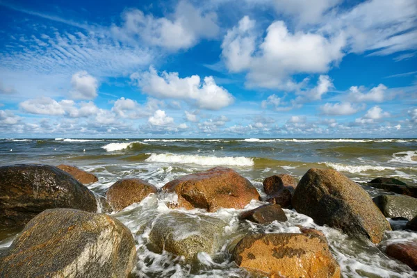 Taş deniz plaj — Stok fotoğraf