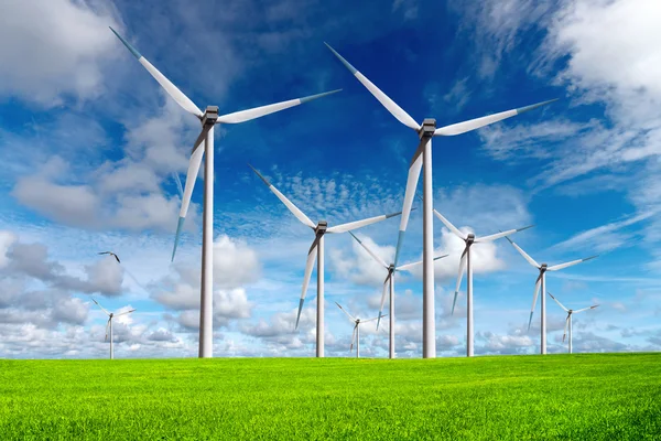 Вітрові турбіни на блакитному небі — стокове фото