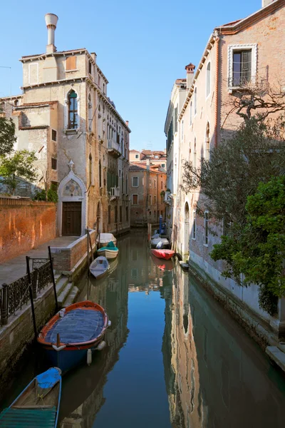 Malý kanál most budov, Benátky — Stock fotografie