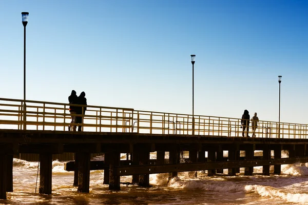 Spaziergang auf der Seebrücke — Stockfoto
