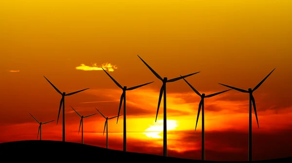 Větrný mlýn při západu slunce — Stock fotografie