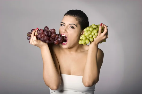 Nő a szőlő keverjük össze — Stock Fotó