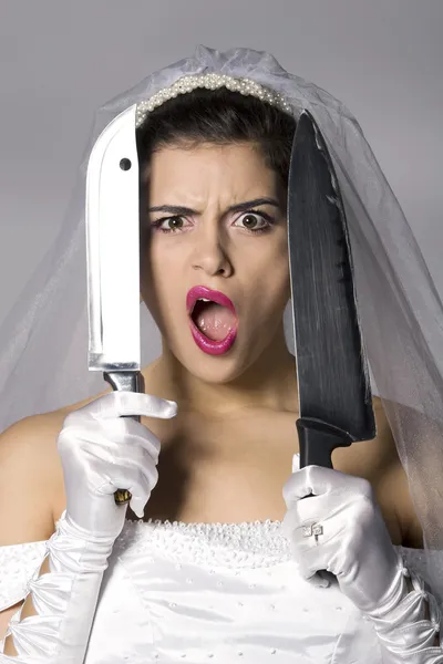 Bridezilla segurando facas — Fotografia de Stock