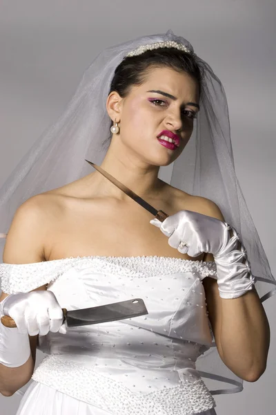 Bridezilla hält Messer in der Hand lizenzfreie Stockbilder