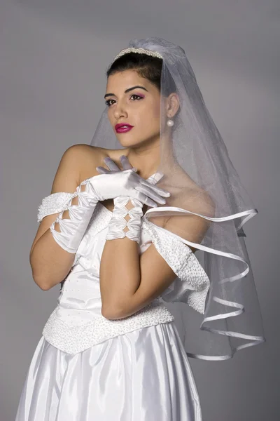 Beautiful brunette bride — Stock Photo, Image