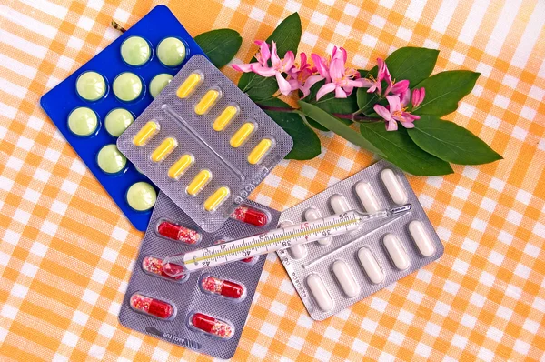 Set of drugs on a napkin — Stock Photo, Image