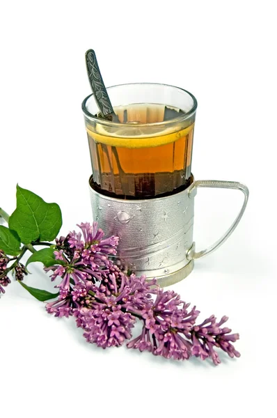 Chá em um copo com lilás — Fotografia de Stock