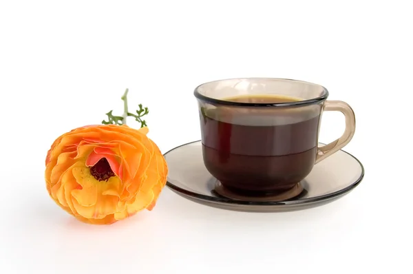 Ένα φλιτζάνι καφέ και πορτοκαλί λουλούδι — Φωτογραφία Αρχείου