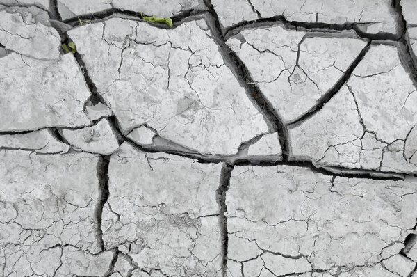 Трещины в системе
