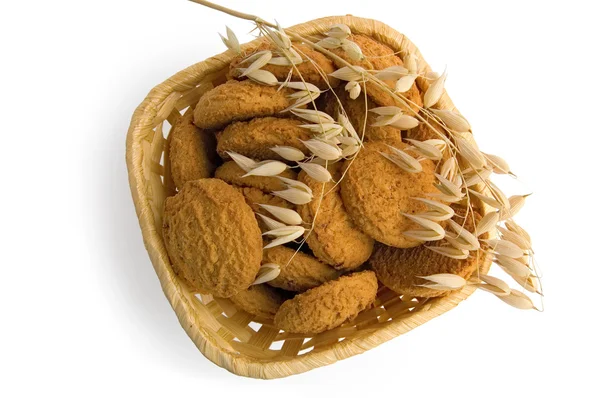 Biscoitos de aveia em uma cesta — Fotografia de Stock